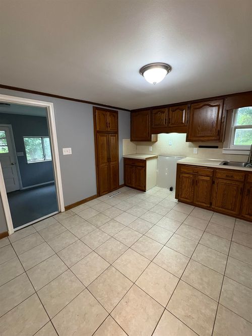 212 W Henry St, Flushing, MI, 48433-1549 | Card Image
