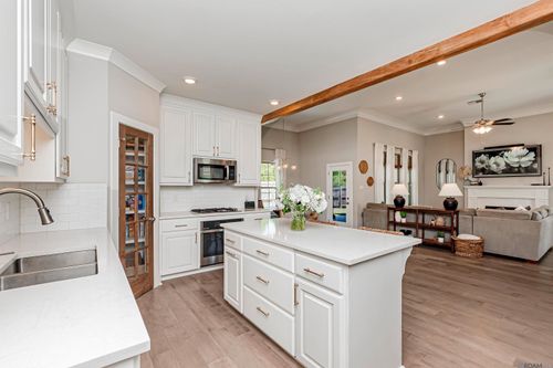 572 Heron Point Dr, Baton Rouge, LA, 70810-7414 | Card Image
