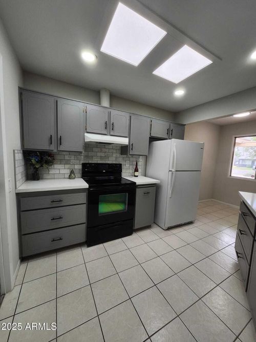 10912 W Thunderbird Blvd, Sun City, AZ, 85351-2524 | Card Image