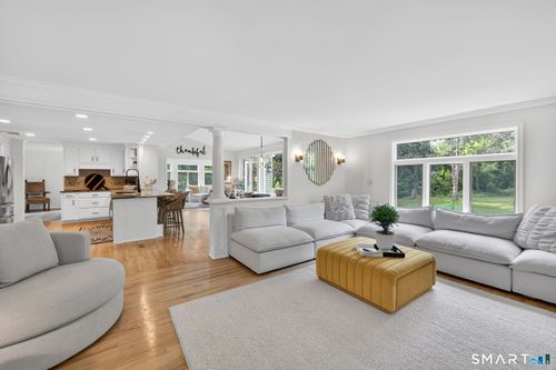 7 Echo Ln, Simsbury, CT, 06070-1953 | Card Image
