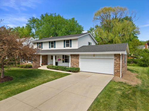 10312 N Versailles Ct, Mequon, WI, 53092-5231 | Card Image