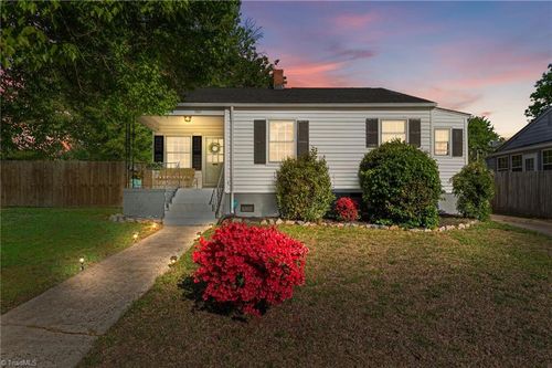 1521 Summit Ave, Greensboro, NC, 27405-5022 | Card Image