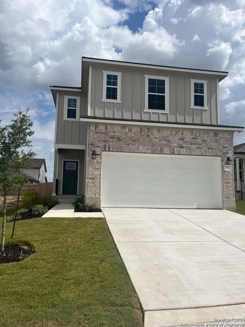 757 Whitman St, New Braunfels, TX, 78130-0611 | Card Image