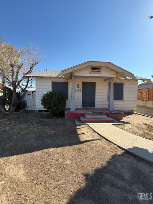 331 D St, Taft, CA, 93268-3810 | Card Image