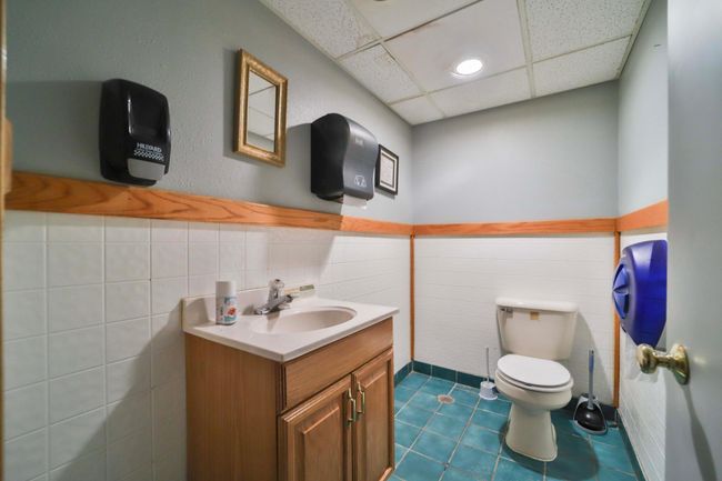 Lower level Bathroom 1 | Image 38