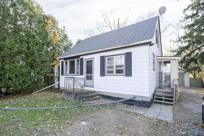 7377 Airport Rd, House other with 3 bedrooms, 1 bathrooms and 6 parking in Mount Hope ON | Image 3