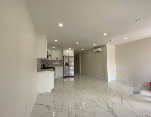 1-05-140-05 W 32nd St, New York, NY, 10001-3202 | Card Image