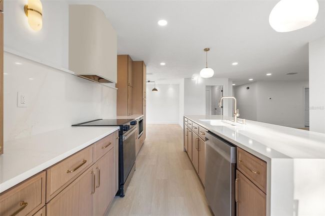 1052 Concord Dr W, House other with 3 bedrooms, 2 bathrooms and null parking in Dunedin FL | Image 9