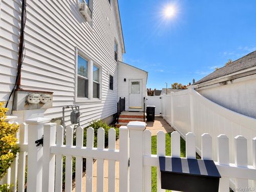 120 Princeton St, Williston Park, NY, 11596-1330 | Card Image