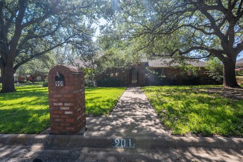 901 Thurman St, Cleburne, TX, 76033-5933 | Card Image
