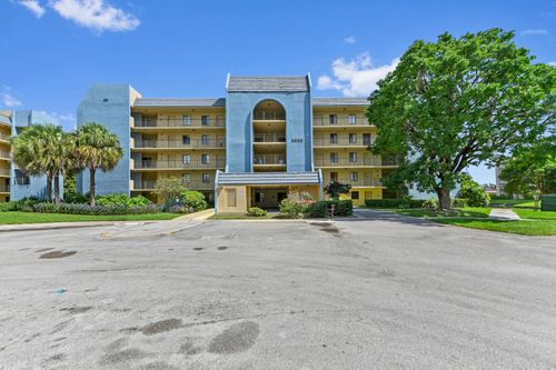 202-2828 Tennis Club Dr, West Palm Beach, FL, 33417-2860 | Card Image