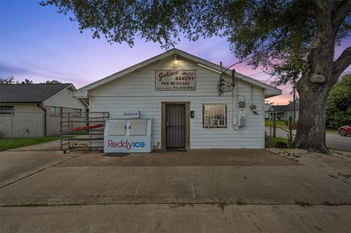 2915 Kashmere St, Houston, TX, 77026-5928 | Card Image