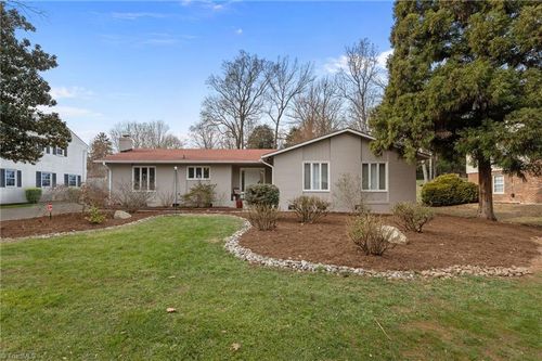 2009 Downing St, Greensboro, NC, 27410-2413 | Card Image