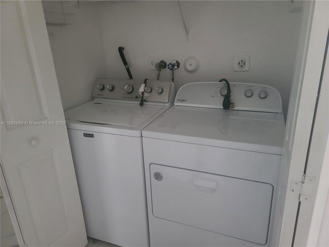 UNIT-103 - 300 E 4 Th St, Condo with 3 bedrooms, 2 bathrooms and null parking in Hialeah FL | Image 10