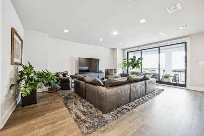 14932 Oak St, Townhouse with 3 bedrooms, 4 bathrooms and null parking in Addison TX | Image 32