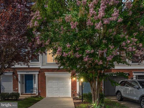 8105 Rainwater Cir, MANASSAS, VA, 20111-5225 | Card Image