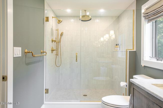 Primary en suite bathroom | Image 25