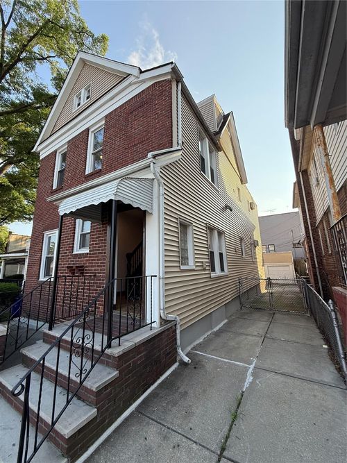 84 Woodhaven Blvd, Woodhaven, NY, 11421-1433 | Card Image