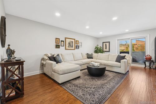 56 Stonegate Dr, Staten Island, NY, 10304-4433 | Card Image