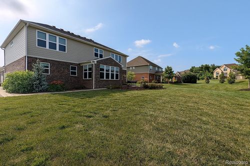 3558 Kingsdale Blvd, Lake Orion, MI, 48360-2537 | Card Image