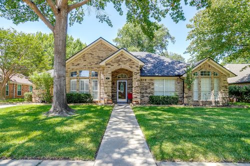 412 Inland Cir, Azle, TX, 76020-4907 | Card Image