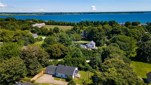 222 Peckham Ave, Middletown, RI, 02842-5732 | Card Image