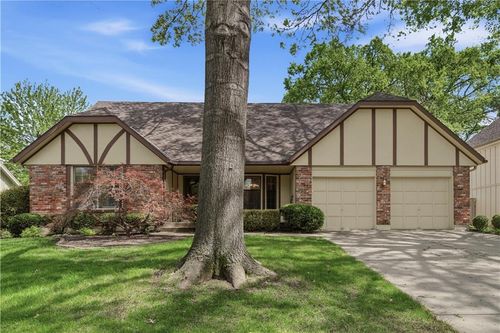10555 Gillette St, Lenexa, KS, 66215-2157 | Card Image