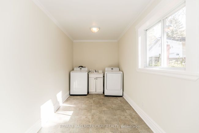 111 Penetang St, House other with 2 bedrooms, 2 bathrooms and 4 parking in Barrie ON | Image 12