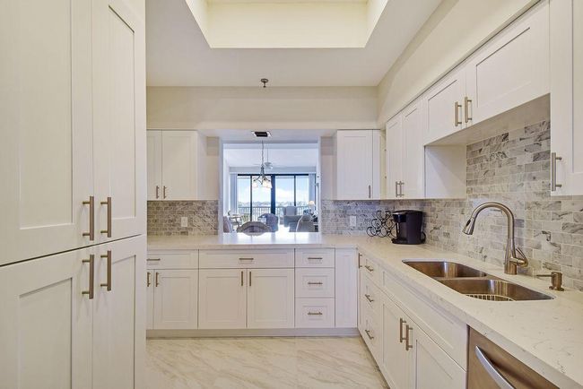 APT-614 - 11370 Twelve Oaks Way, Condo with 2 bedrooms, 2 bathrooms and null parking in North Palm Beach FL | Image 6