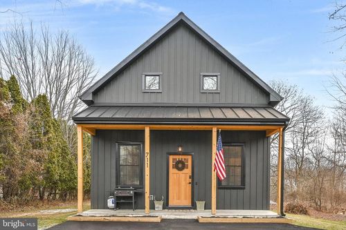 711 Grove Ave, MOHNTON, PA, 19540-1307 | Card Image