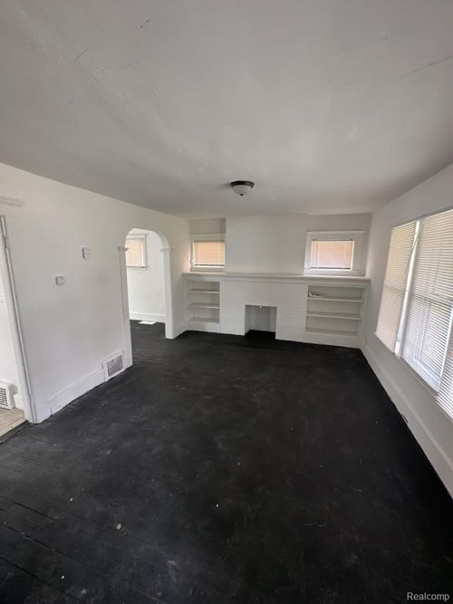 137 Geneva St, Highland Park, MI, 48203-2735 | Card Image