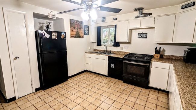 1011 Crest Ln, House other with 3 bedrooms, 3 bathrooms and 2 parking in Carnegie PA | Image 5