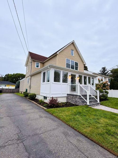 349 N 4th St, Lindenhurst, NY, 11757-3329 | Card Image