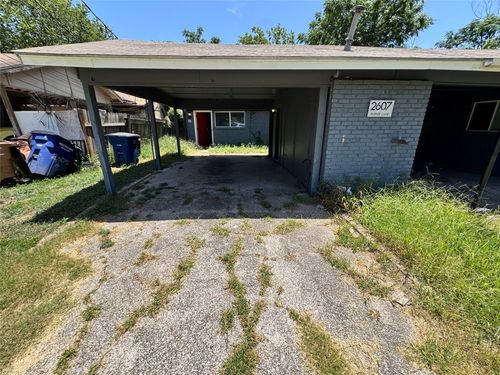 a-2607 Parker Ln, Austin, TX, 78741-5528 | Card Image