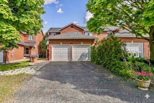 44 Corbett St, Cambridge, ON, N1T1V5 | Card Image