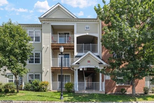 1025 Dogwood Ct, New Brunswick, NJ, 08901-3913 | Card Image