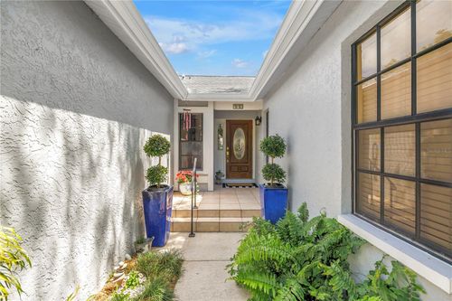 992 San Carlos Ct Ne, ST PETERSBURG, FL, 33702-2785 | Card Image