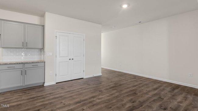 Living and Dining Area | Image 9