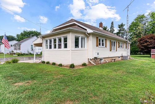 312 Hughes St, Clio, MI, 48420-1314 | Card Image
