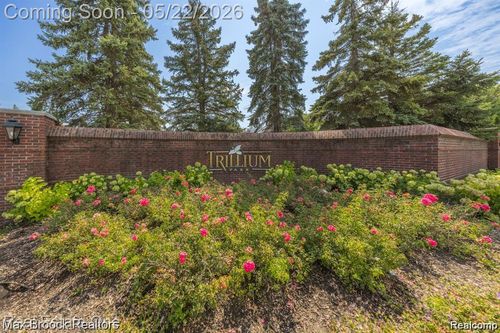 1102 Abigail Ct, Walled Lake, MI, 48390-5809 | Card Image