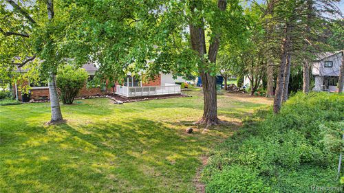 4301 Macqueen Dr, West Bloomfield, MI, 48323-2837 | Card Image