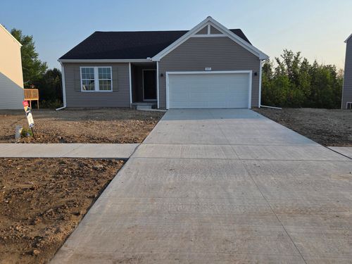 5571 Mammoth Dr Se, Caledonia, MI, 49316-8865 | Card Image