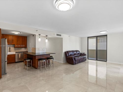 apt-215-1623 Collins Ave, Miami Beach, FL, 33139-3143 | Card Image