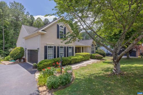 137 Whispering Woods Pl, ZION CROSSROADS, VA, 22942-6946 | Card Image