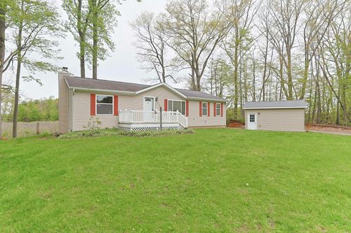 8497 Lake Rd, Berrien Center, MI, 49102-9722 | Card Image