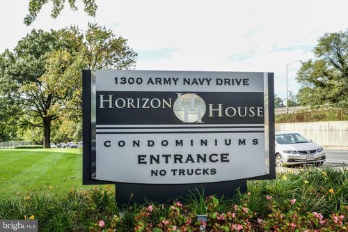 1015-1300 Army Navy Dr, ARLINGTON, VA, 22202-2026 | Card Image