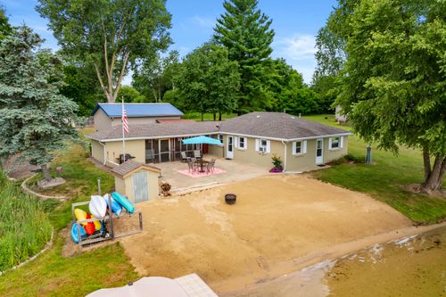 847 32nd St, Allegan, MI, 49010-9185 | Card Image