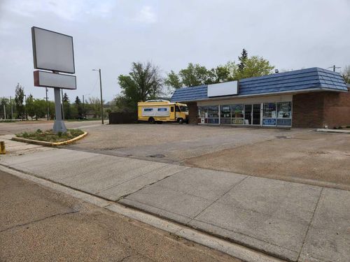 208 Railway Ave E, Drumheller, AB, T0J0Y4 | Card Image