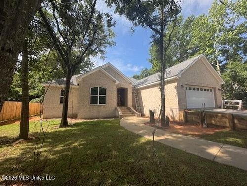 8913 Mermaid Ave, Ocean Springs, MS, 39564-7301 | Card Image