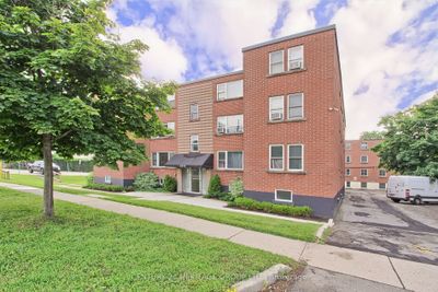 8 - 2418 New St, Condo with 2 bedrooms, 1 bathrooms and 1 parking in Burlington ON | Image 2